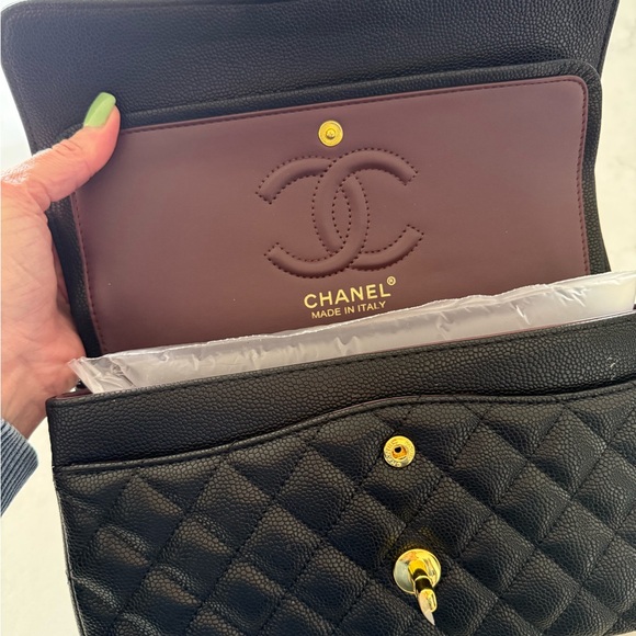 Black Quilted Handbag - Picture 6 of 7